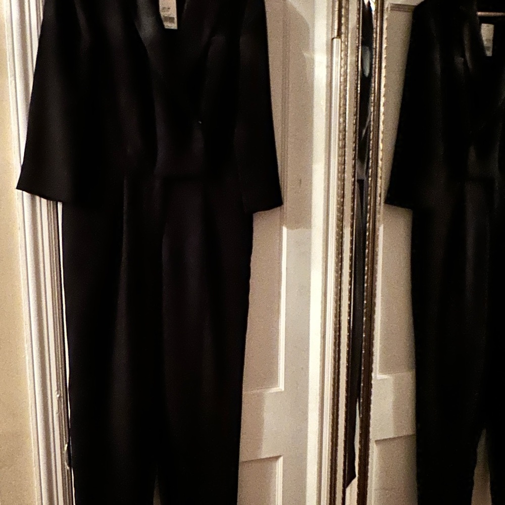 Banana Republic tuxedo jumpsuit. Size 4. Newer tags.